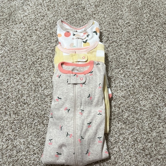 3 Cloud Island Baby Girl footies- new without tags - Picture 3 of 3